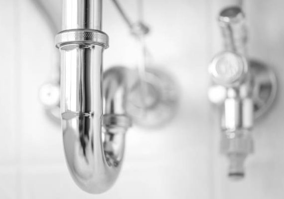 Un plombier intervient avant tout sur les installations d’eau et de gaz. En effet, il assure la pose, la réparation et l’entretien