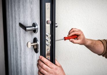 Un serrurier professionnel doit offrir une garantie légale sur ses travaux. En effet, cette garantie protège le client contre tout
