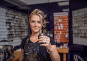 Un serrurier professionnel joue un rôle crucial dans la sécurité d’une habitation. En effet, il maîtrise l’art de poser et d’entretenir