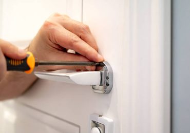 Un serrurier joue un rôle fondamental lors des urgences liées aux problèmes de clés. En effet, il ne s’occupe pas seulement