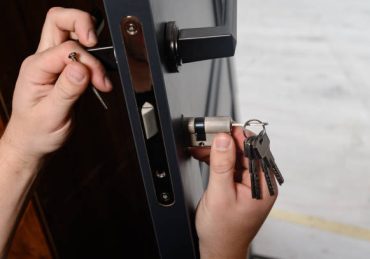 Un serrurier propose différents modes de facturation selon la nature de l’intervention. En effet, certains travaillent au forfait,