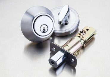 Un dépannage nocturne survient souvent dans l’urgence. En effet, une clé cassée, une porte claquée ou une tentative d’effraction