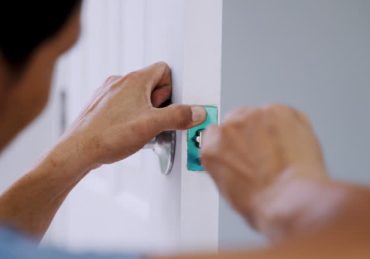 Un serrurier professionnel ne s’occupe pas uniquement des urgences. En effet, il réalise aussi des prestations de maintenance