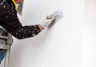 Le staffeur travaille dans le domaine du décor. De plus, il restaure souvent des intérieurs prestigieux. Ensuite,