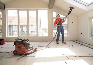 Le sujet principal est Combien facture un staffeur pour un plafond complet ? Chaque chantier possède des spécificités