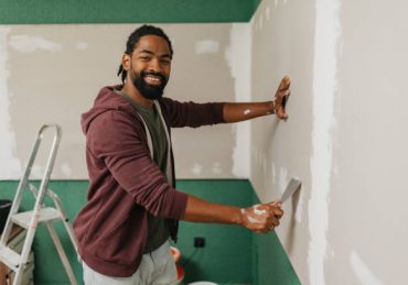 Un staffeur intervient bien au-delà des chantiers résidentiels. Il travaille aussi en hôtels et en commerces. En effet,